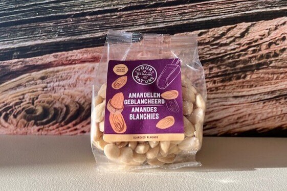 "YON" Amandelen geblancheerd